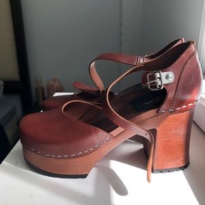 Brand new Hasbeens size 5 leather platforms